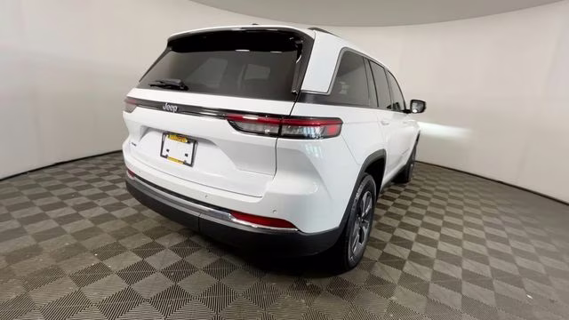 2023 Bright White Clearcoat Jeep Grand Cherokee 4xe 4X4 SUV
