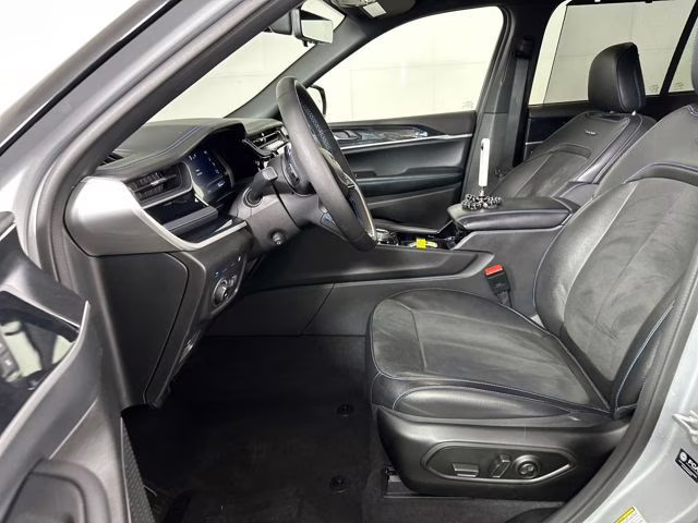 2023 Silver Zynith Jeep Grand Cherokee Trailhawk 4xe 4X4 SUV