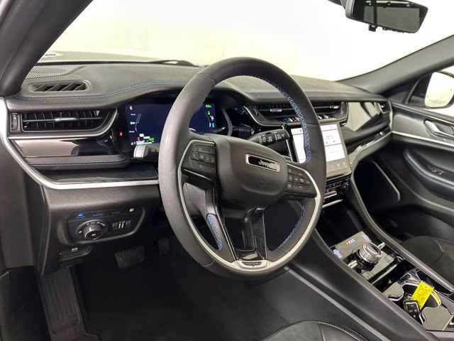 2023 Silver Zynith Jeep Grand Cherokee Trailhawk 4xe 4X4 SUV