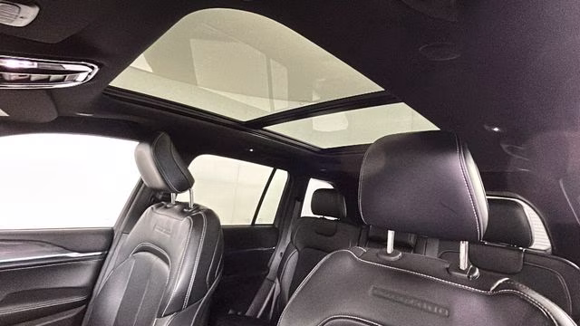 2023 Baltic Gray Metallic Clearcoat Jeep Grand Cherokee Overland 4xe 4X4 SUV