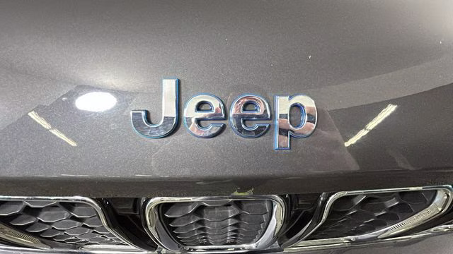 2023 Baltic Gray Metallic Clearcoat Jeep Grand Cherokee Overland 4xe 4X4 SUV