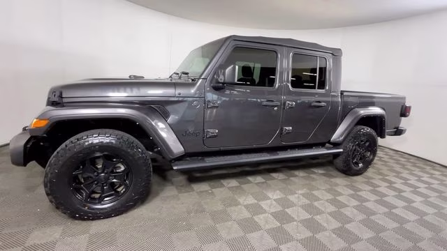 2022 Granite Crystal Metallic Clearcoat Jeep Gladiator Willys 4X4 Truck