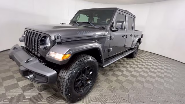 2022 Granite Crystal Metallic Clearcoat Jeep Gladiator Willys 4X4 Truck
