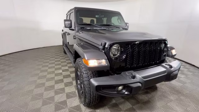 2022 Granite Crystal Metallic Clearcoat Jeep Gladiator Willys 4X4 Truck