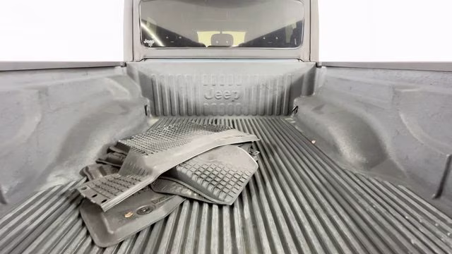 2022 Granite Crystal Metallic Clearcoat Jeep Gladiator Willys 4X4 Truck