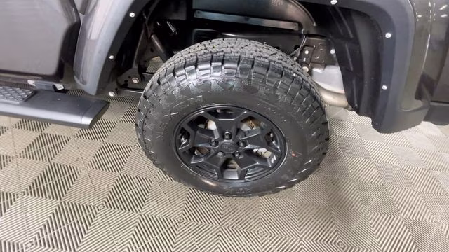 2022 Granite Crystal Metallic Clearcoat Jeep Gladiator Willys 4X4 Truck