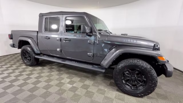 2022 Granite Crystal Metallic Clearcoat Jeep Gladiator Willys 4X4 Truck