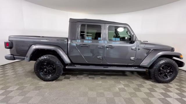 2022 Granite Crystal Metallic Clearcoat Jeep Gladiator Willys 4X4 Truck
