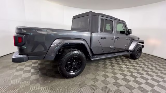2022 Granite Crystal Metallic Clearcoat Jeep Gladiator Willys 4X4 Truck