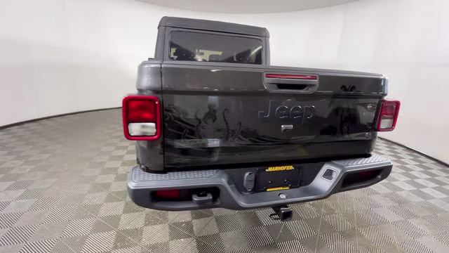 2022 Granite Crystal Metallic Clearcoat Jeep Gladiator Willys 4X4 Truck