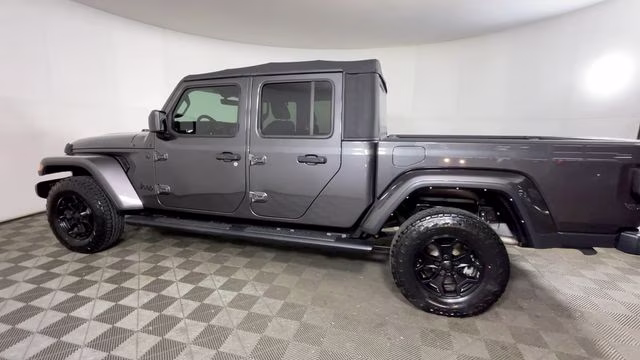 2022 Granite Crystal Metallic Clearcoat Jeep Gladiator Willys 4X4 Truck