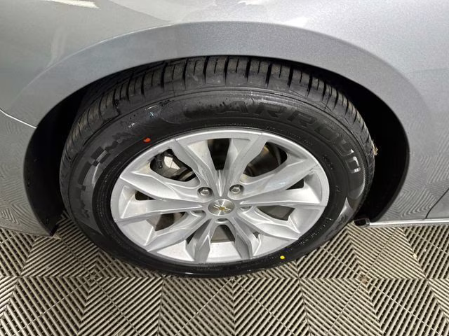 2024 Sterling Gray Metallic Chevrolet Malibu LT FWD Sedan