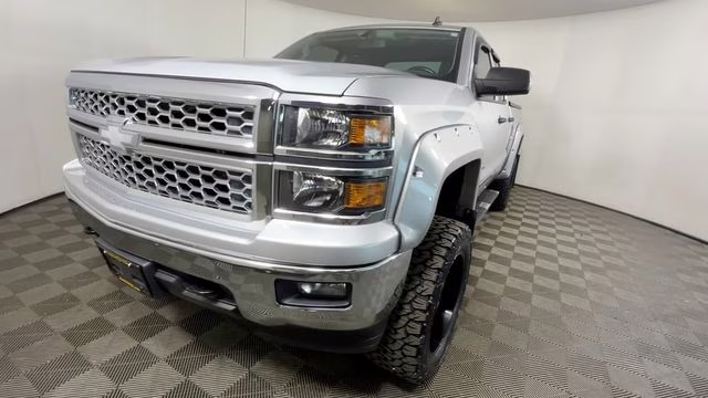2014 Silver Ice Metallic Chevrolet Silverado 1500 LT 4X4 Truck