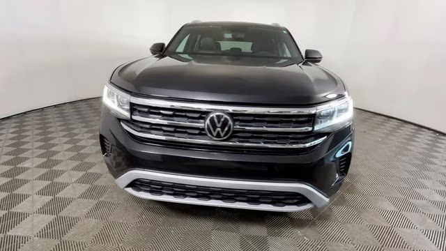 2022 Deep Black Pearl Volkswagen Atlas Cross Sport 2.0T SE FWD SUV