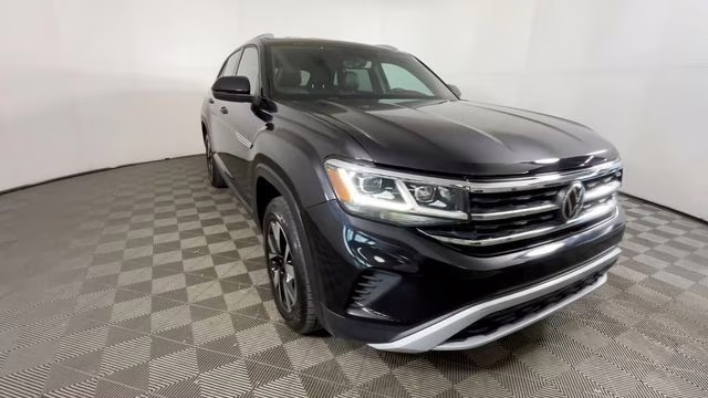 2022 Deep Black Pearl Volkswagen Atlas Cross Sport 2.0T SE FWD SUV