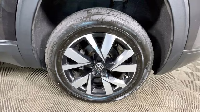 2022 Deep Black Pearl Volkswagen Atlas Cross Sport 2.0T SE FWD SUV