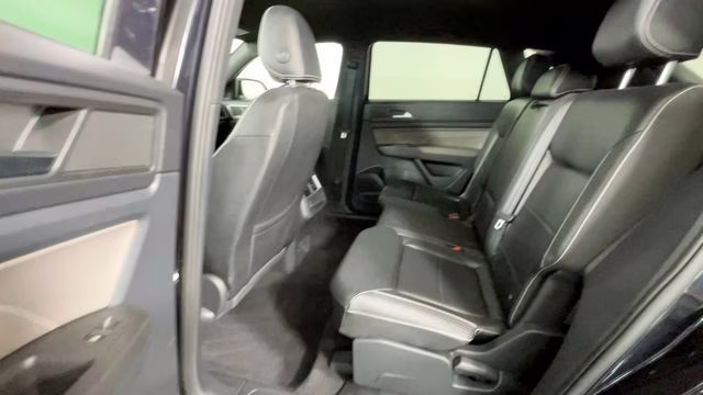 2022 Deep Black Pearl Volkswagen Atlas Cross Sport 2.0T SE FWD SUV
