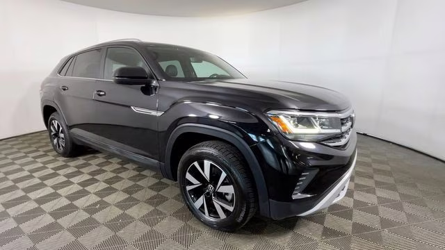 2022 Deep Black Pearl Volkswagen Atlas Cross Sport 2.0T SE FWD SUV