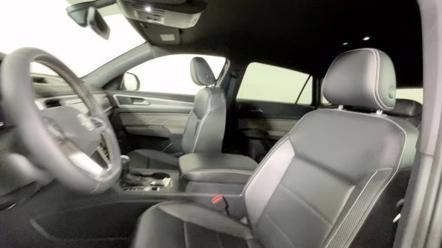 2022 Deep Black Pearl Volkswagen Atlas Cross Sport 2.0T SE FWD SUV