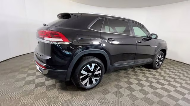 2022 Deep Black Pearl Volkswagen Atlas Cross Sport 2.0T SE FWD SUV