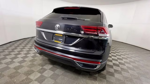2022 Deep Black Pearl Volkswagen Atlas Cross Sport 2.0T SE FWD SUV