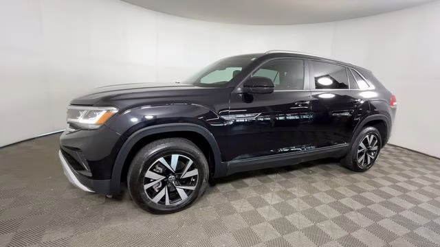 2022 Deep Black Pearl Volkswagen Atlas Cross Sport 2.0T SE FWD SUV