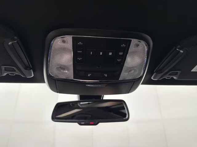 2018 Bright White Clearcoat Chrysler 300 S AWD Sedan