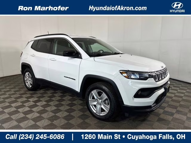 2022 Bright White Clearcoat Jeep Compass Latitude 4X4 SUV