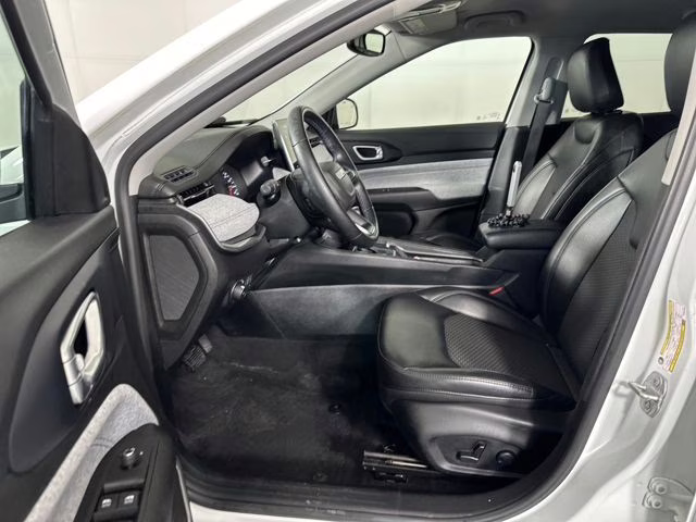 2022 Bright White Clearcoat Jeep Compass Latitude 4X4 SUV