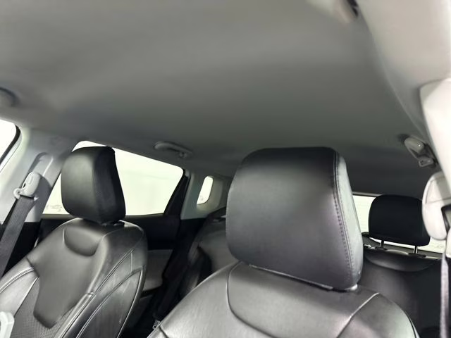 2022 Bright White Clearcoat Jeep Compass Latitude 4X4 SUV