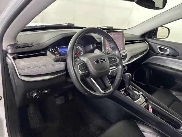 2022 Bright White Clearcoat Jeep Compass Latitude 4X4 SUV