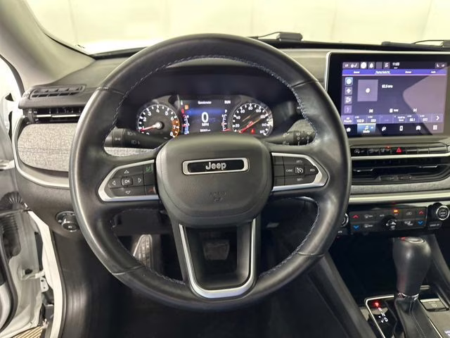 2022 Bright White Clearcoat Jeep Compass Latitude 4X4 SUV