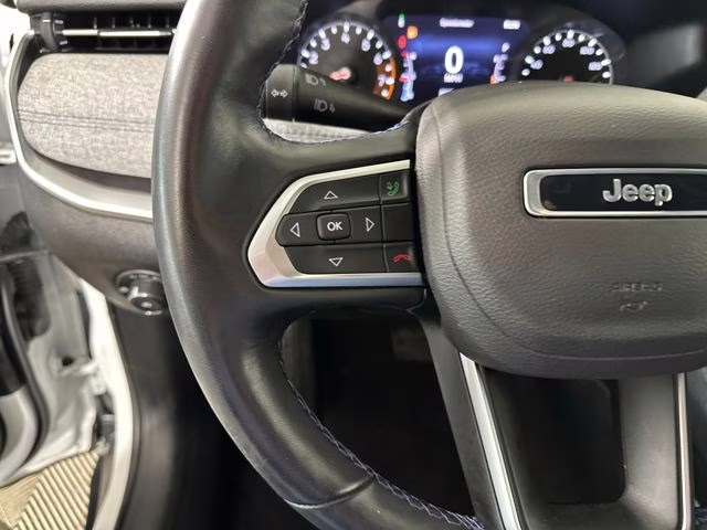2022 Bright White Clearcoat Jeep Compass Latitude 4X4 SUV