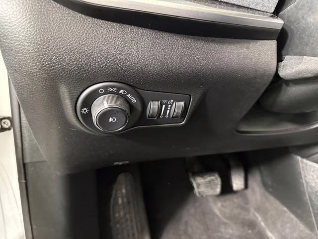 2022 Bright White Clearcoat Jeep Compass Latitude 4X4 SUV