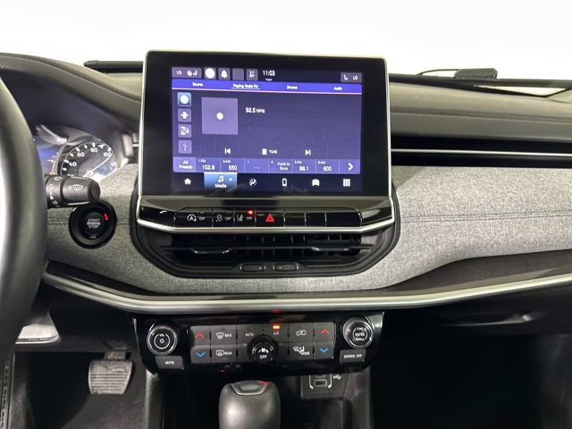 2022 Bright White Clearcoat Jeep Compass Latitude 4X4 SUV