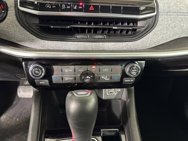 2022 Bright White Clearcoat Jeep Compass Latitude 4X4 SUV