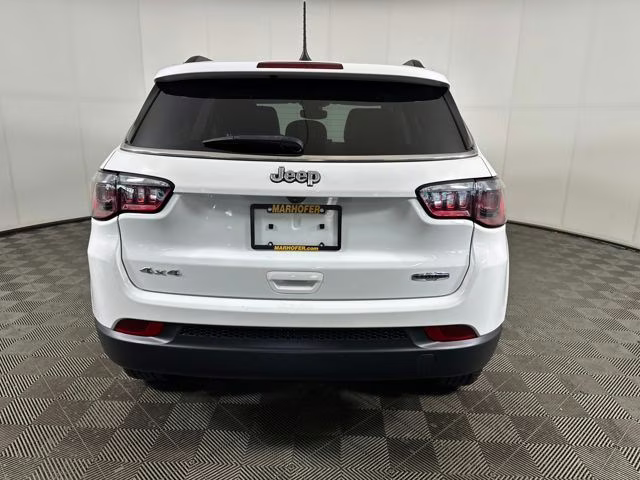 2022 Bright White Clearcoat Jeep Compass Latitude 4X4 SUV