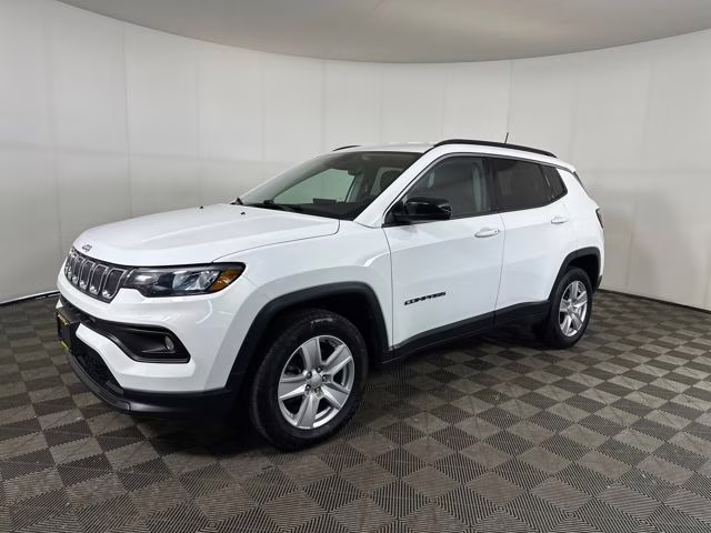 2022 Bright White Clearcoat Jeep Compass Latitude 4X4 SUV