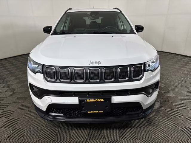 2022 Bright White Clearcoat Jeep Compass Latitude 4X4 SUV