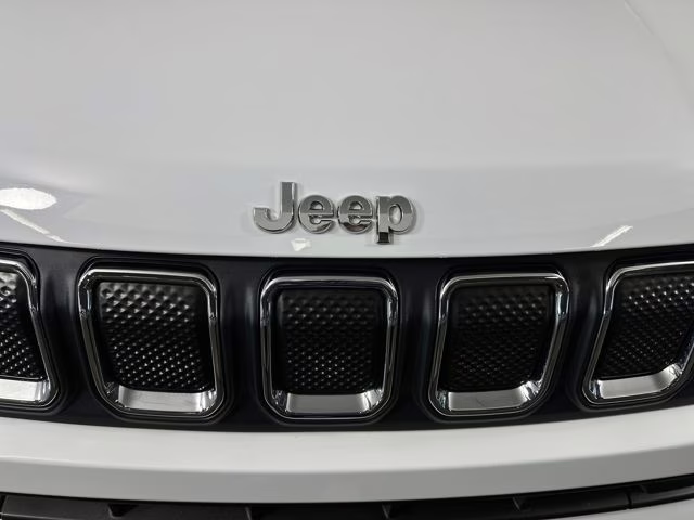 2022 Bright White Clearcoat Jeep Compass Latitude 4X4 SUV