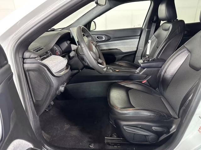 2023 Bright White Clearcoat Jeep Compass Latitude 4X4 SUV