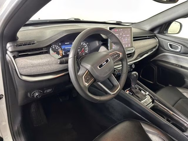 2023 Bright White Clearcoat Jeep Compass Latitude 4X4 SUV