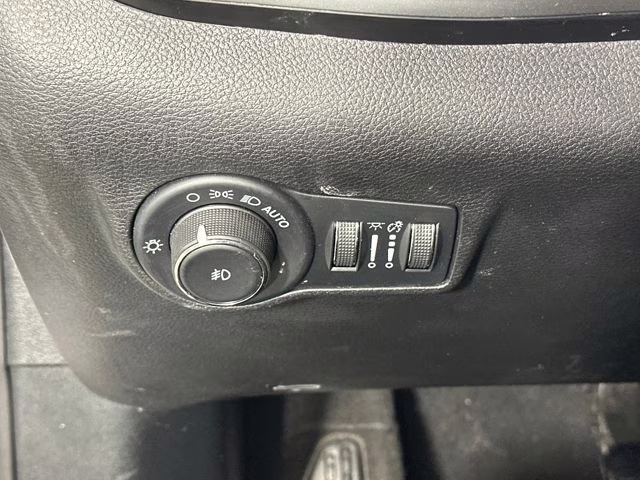 2023 Bright White Clearcoat Jeep Compass Latitude 4X4 SUV