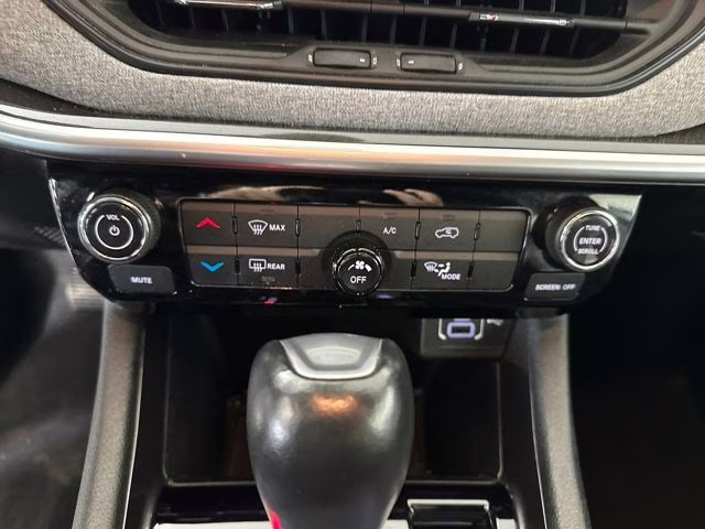 2023 Bright White Clearcoat Jeep Compass Latitude 4X4 SUV