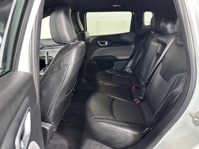 2023 Bright White Clearcoat Jeep Compass Latitude 4X4 SUV
