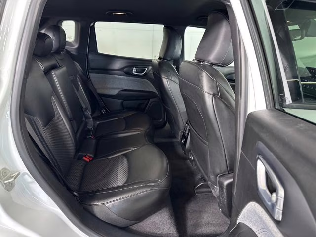 2023 Bright White Clearcoat Jeep Compass Latitude 4X4 SUV