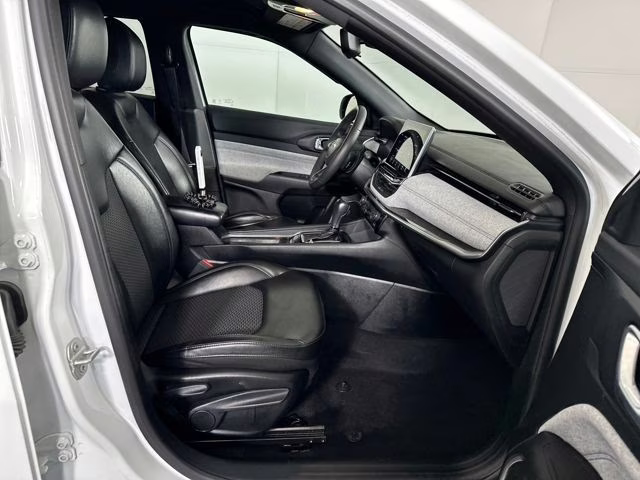 2023 Bright White Clearcoat Jeep Compass Latitude 4X4 SUV