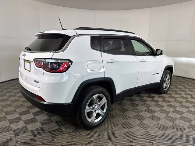 2023 Bright White Clearcoat Jeep Compass Latitude 4X4 SUV
