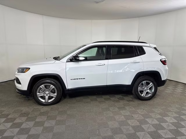 2023 Bright White Clearcoat Jeep Compass Latitude 4X4 SUV