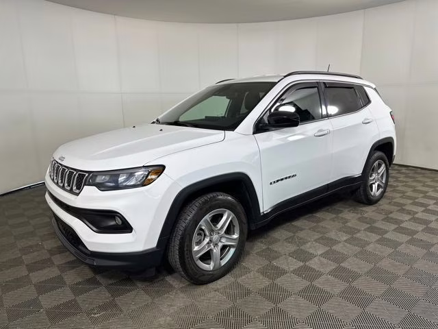 2023 Bright White Clearcoat Jeep Compass Latitude 4X4 SUV